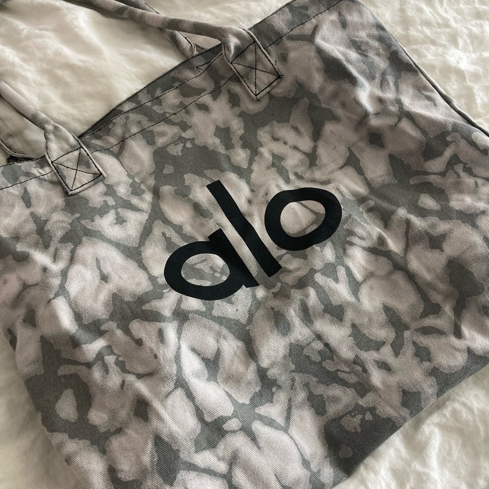 Alo famous tote